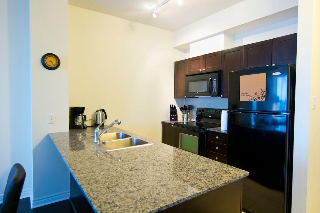 Maplewood Furnished Suites Місісаґа Екстер'єр фото