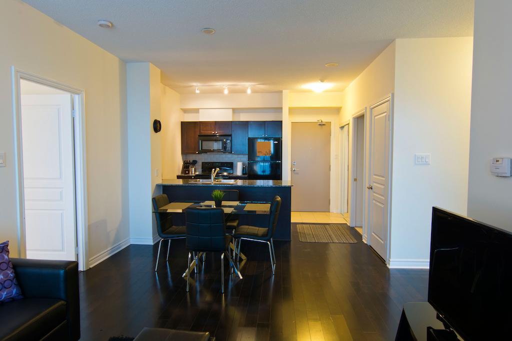 Maplewood Furnished Suites Місісаґа Екстер'єр фото