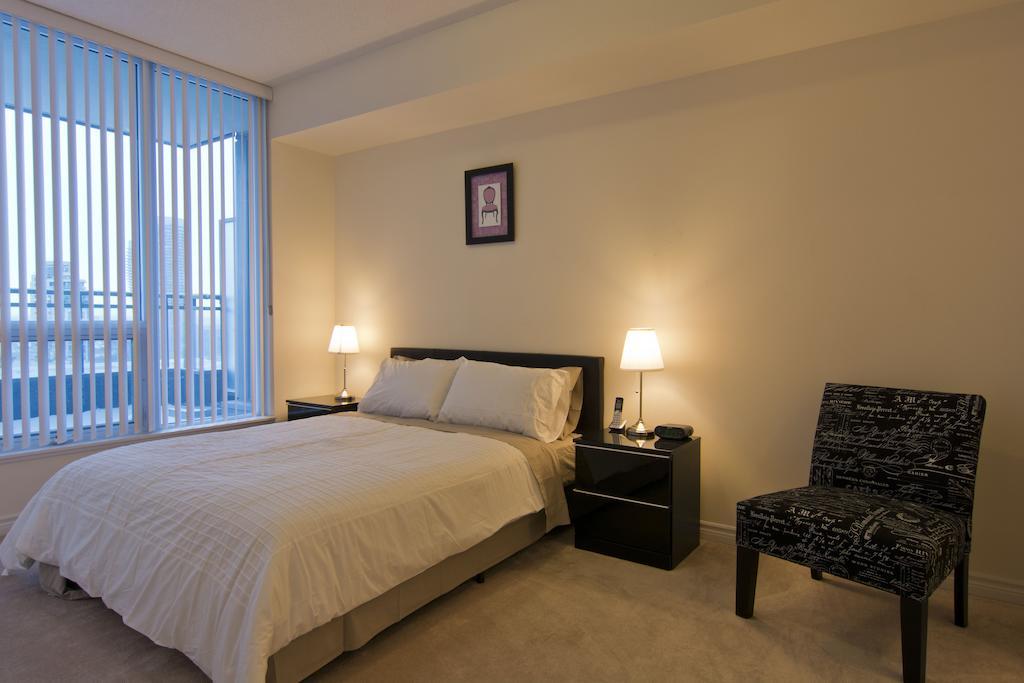 Maplewood Furnished Suites Місісаґа Екстер'єр фото