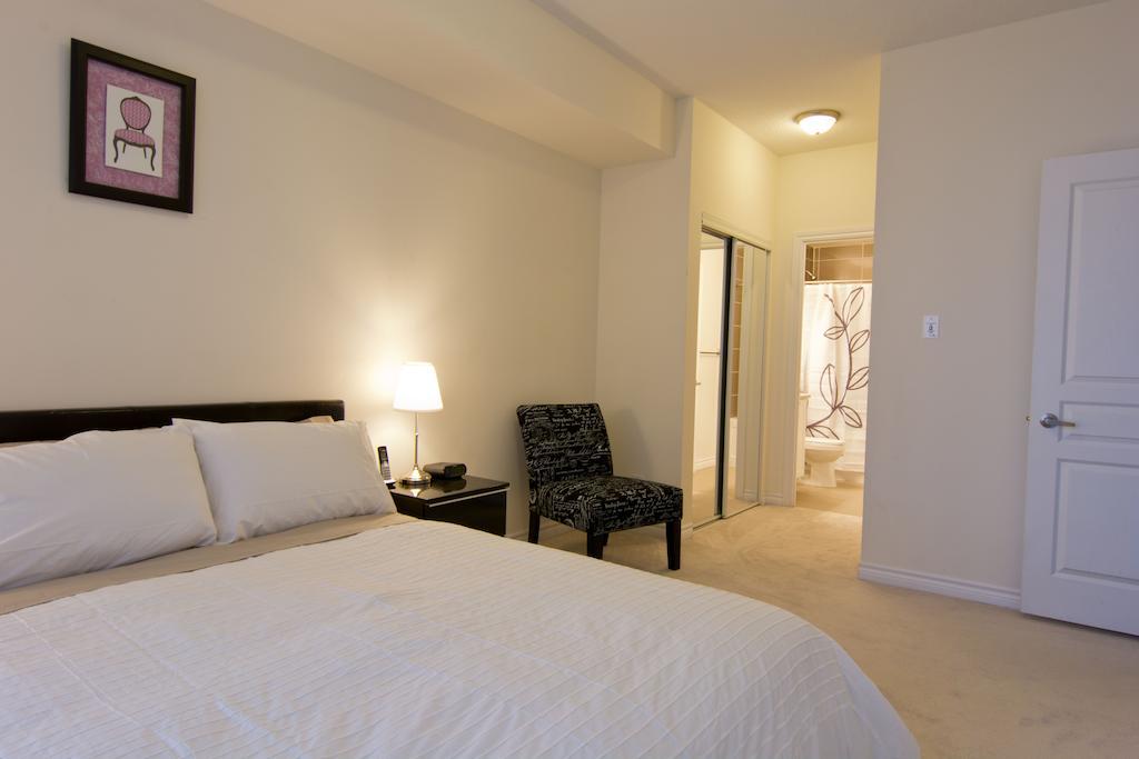 Maplewood Furnished Suites Місісаґа Екстер'єр фото