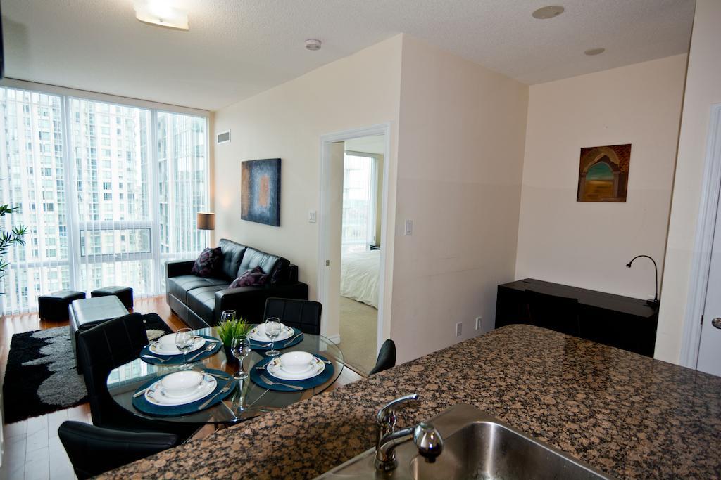Maplewood Furnished Suites Місісаґа Екстер'єр фото