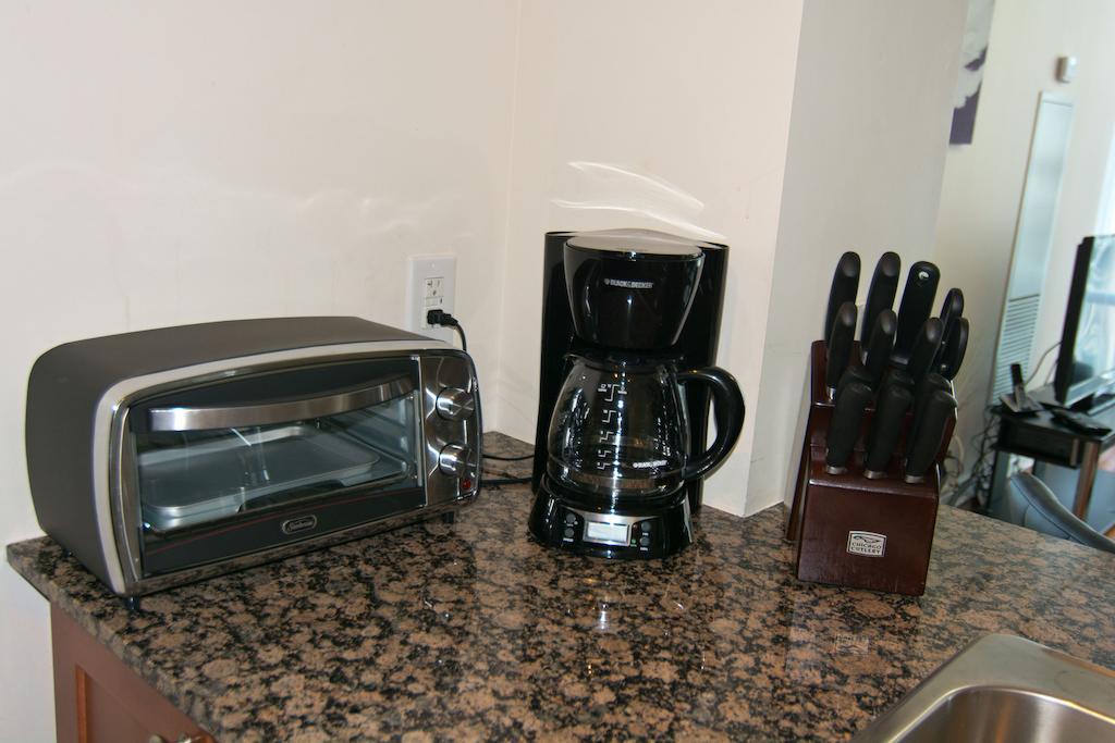 Maplewood Furnished Suites Місісаґа Екстер'єр фото