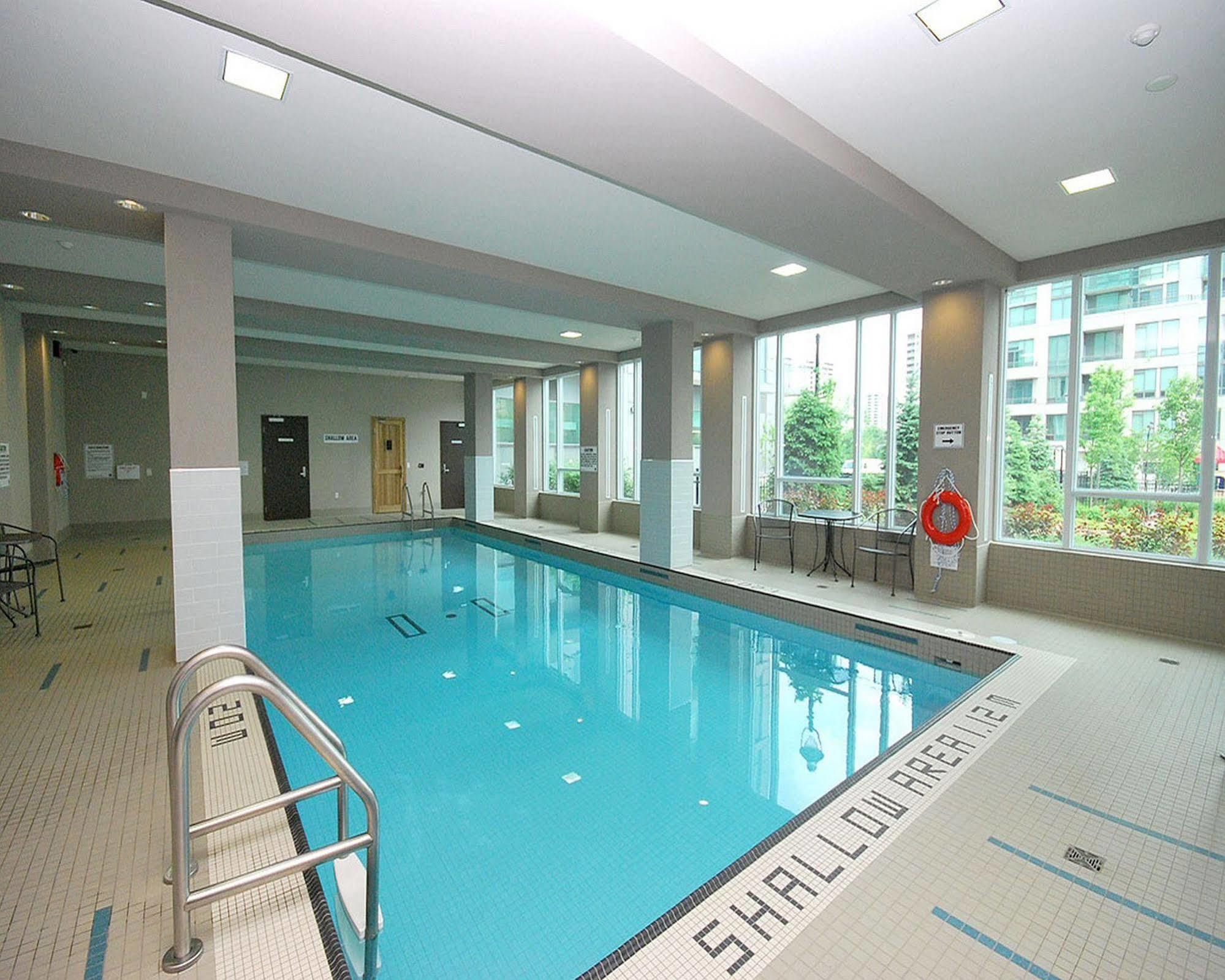Maplewood Furnished Suites Місісаґа Екстер'єр фото